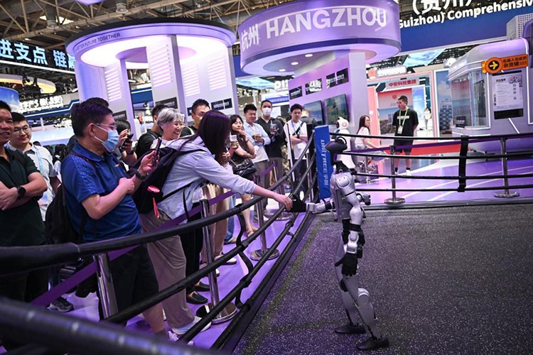 İstihdam uzmanı: Robotlardan vergi alınmalı