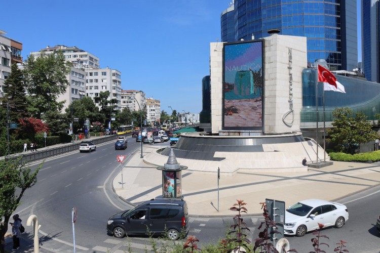 Nautica ve Vodafone ekipleri, 3D açıkhava reklamcılığıyla akıllı reklam teknolojilerini birleştirerek yeni bir çağ başlatıyor!