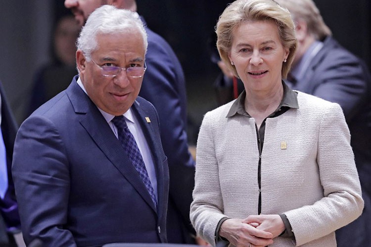 AB'den İngiltere ile ilişkilerde "yeni dönem" mesajı