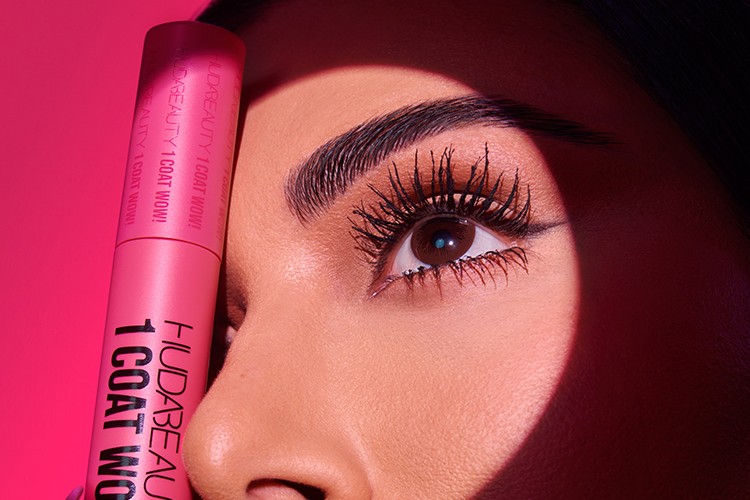 Dramatik kirpikler yaratan maskara