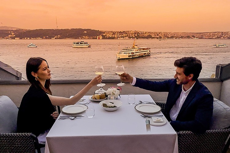 Yazı İstanbul'da kutlayın