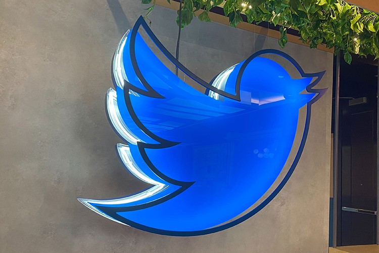 Twitter hisselerine Trump darbesi