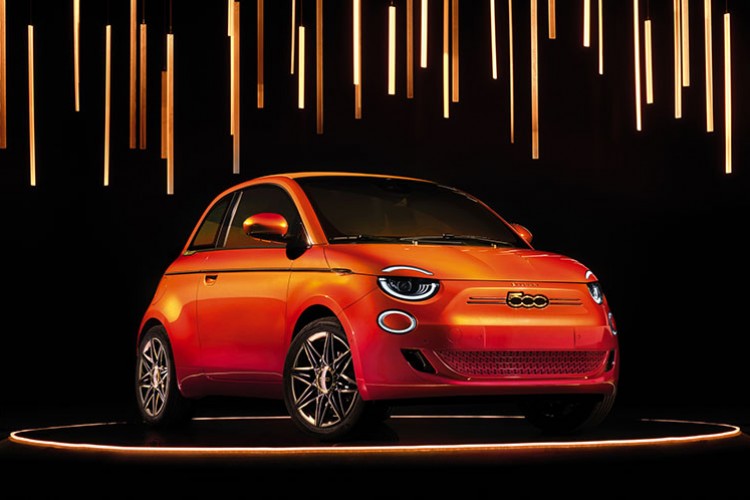 Çağdaş sanat etkinliğinde açık artırmaya sunuldu