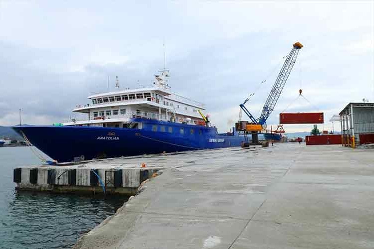 Ünye Limanı konteyner gemilere ev sahipliği yapıyor