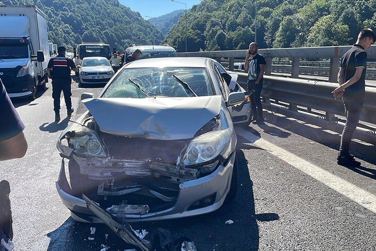 Bolu'da zincirleme trafik kazası ulaşımı aksattı