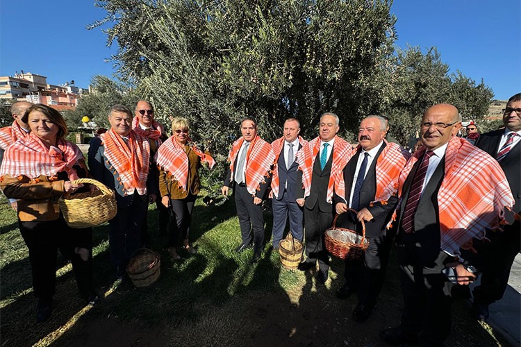 İzmir'de zeytin ve zeytinyağı sezon açılış töreni yapıldı