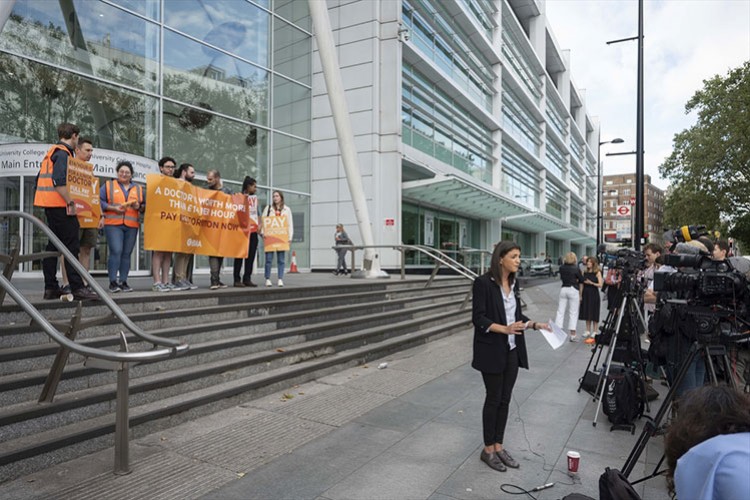 İngiltere'de pratisyen hekimler bu yıl beşinci kez greve gitti