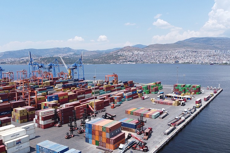 İzmir Limanı'nın Türkiye Varlık Fonu'na devri tamamlandı