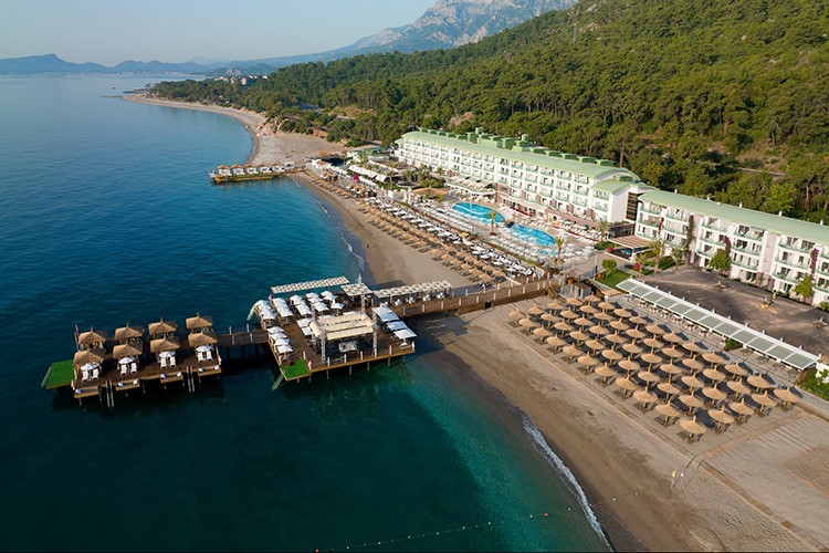 Kemer'i tenisin merkezlerinden biri yapmayı hedefliyor