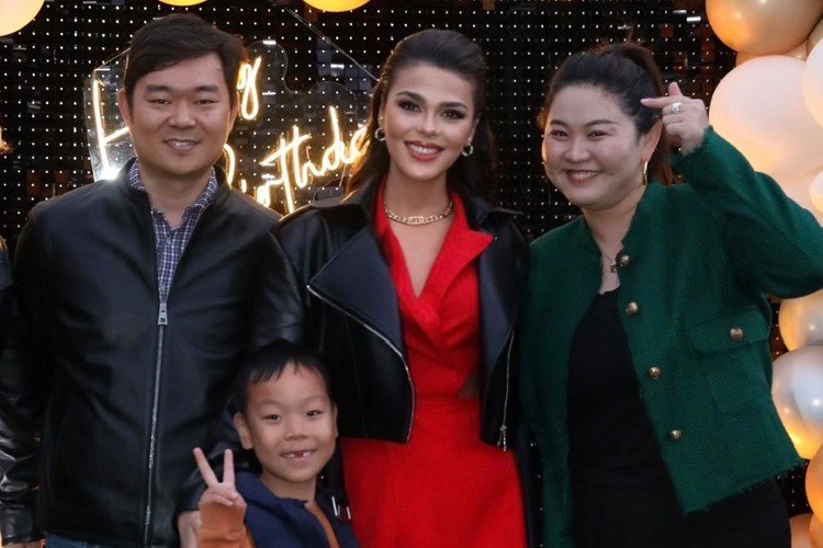 Aslıhan Karalar güzelliğiyle göz kamaştırdı