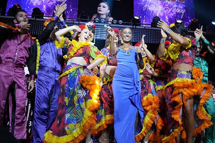 Yıldız Tilbe'ye sürpriz doğum günü