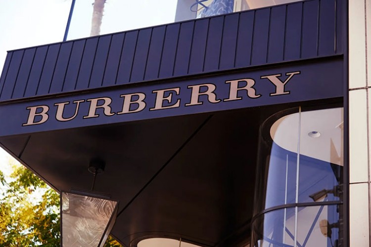 İngiliz Burberry 1700 kişiyi işten çıkarmayı planlıyor