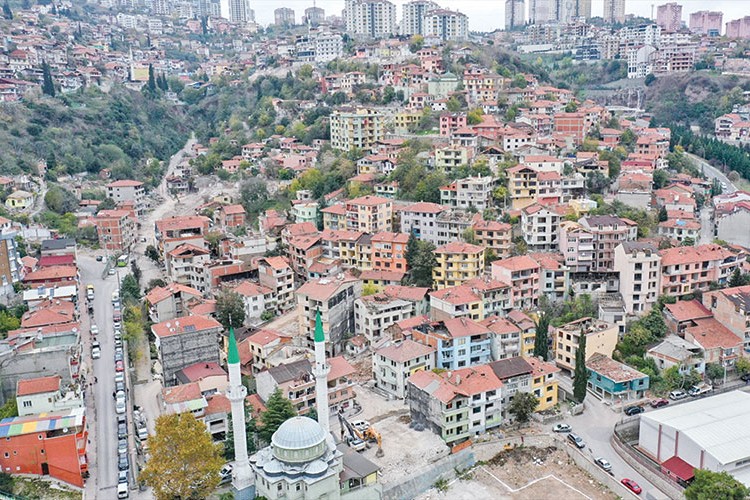 Kocaeli'de dönüşümde öncelikli yapılar belirlendi