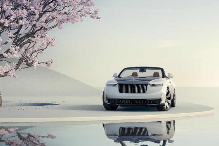 ROLLS-ROYCE ÖZEL YAPIM ARCADIA DROPTAİL'İ TANITTI