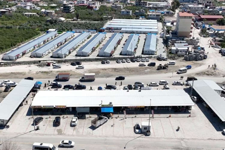 Hatay'da depremzede esnaf prefabrik çarşılarla ayakta duruyor