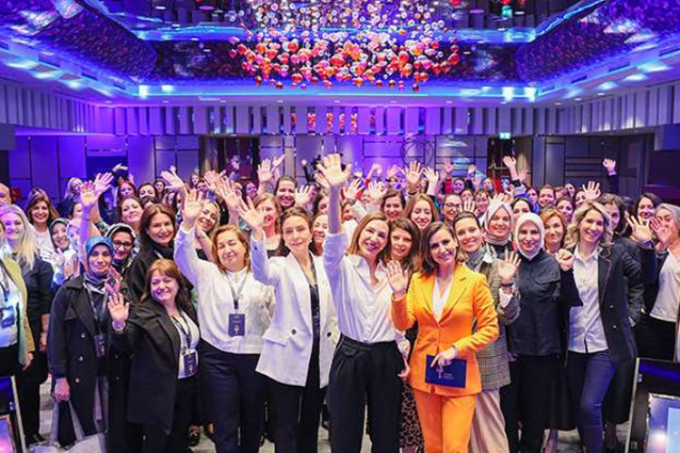 ŞİLE BEZİ ÜRETİMİNE KATILAN KADINLAR İLK 100'DE