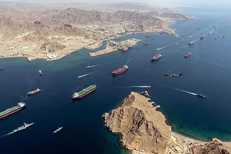 Hürmüz Boğazı'ndan son 3 günde 15 gemi geçti