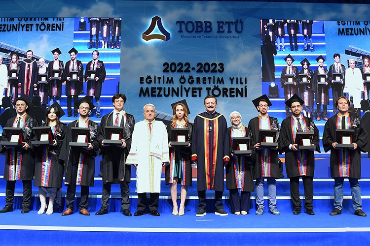 TOBB ETÜ 2022-2023 dönemi mezunlarını verdi