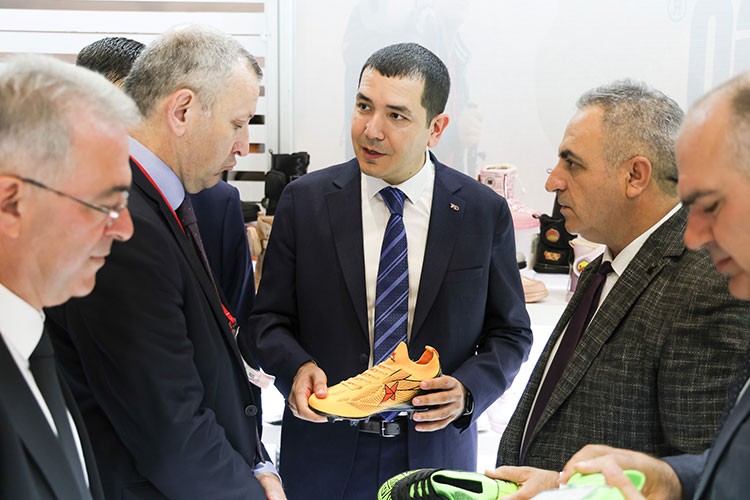 AYMOD Ayakkabı Moda Fuarı kapılarını açtı