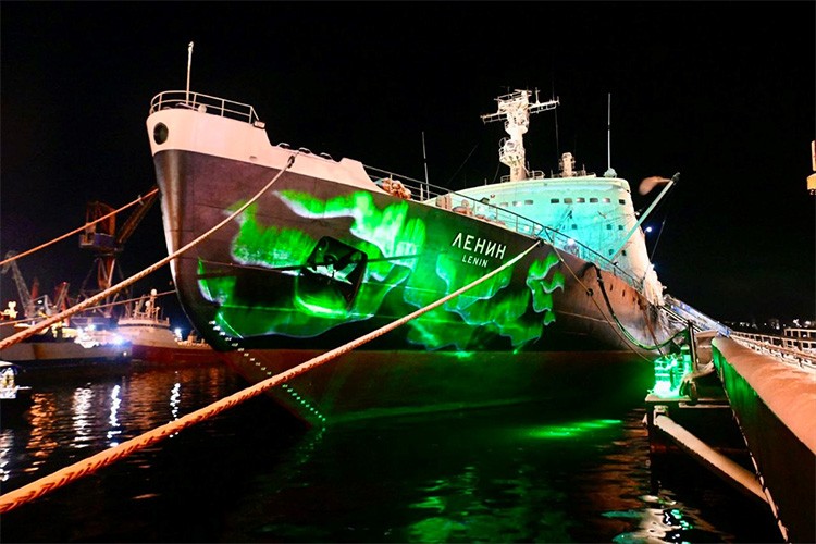 Dünyanın tek nükleer buzkıran filosu 65. yıldönümünü kutluyor