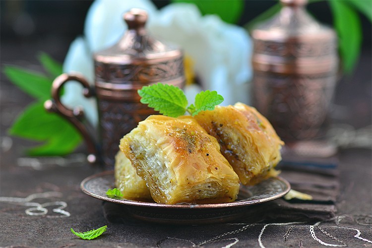 Şekerlemeden Geleneksel Tatlılara Tüm Bayram İkramlıkları