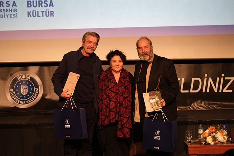 'Mavi gözlü dev' Nâzım Hikmet, Bursa'da anıldı