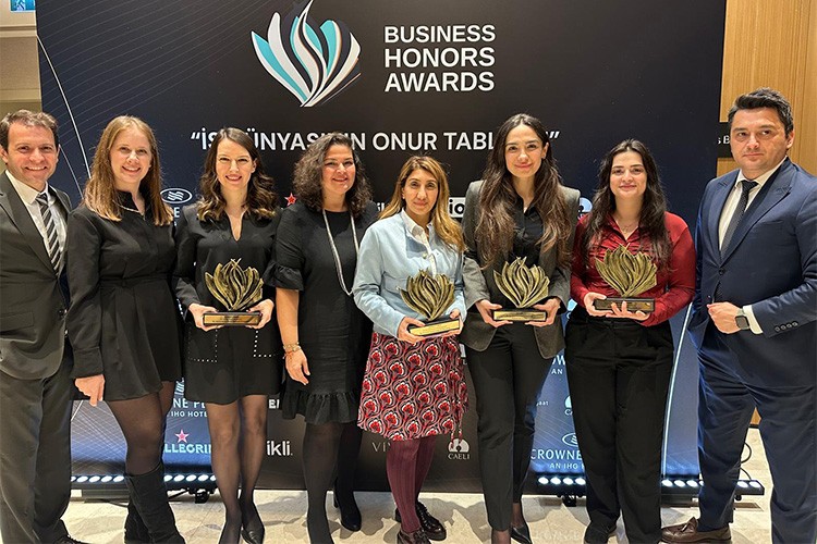 MAİS, 2025 yılını ödüllerle taçlandırmaya devam ediyor