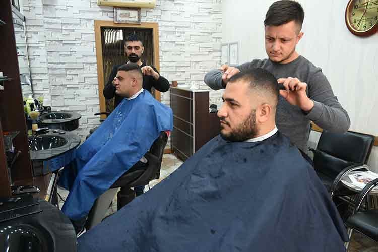 Depremzede kuaförler bayram öncesi iş yerlerini açtı
