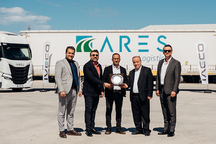 Ares Logistics, 50 Adetlik Iveco S-Way Siparişinin 11 Adetini Teslim Aldı