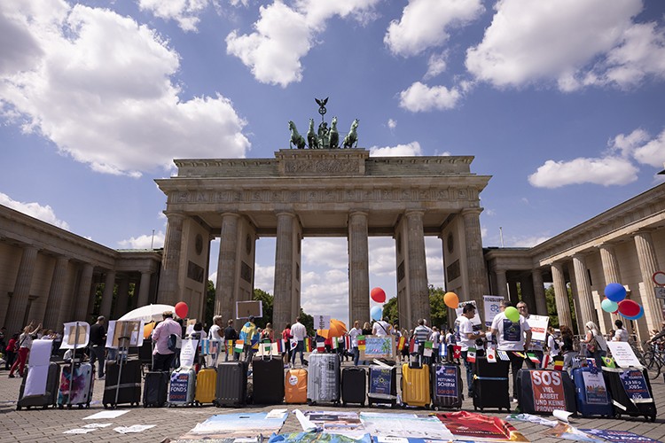 Turizmciler sokaklara indi