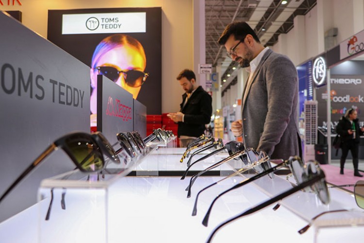 Optik sektörü İzmir'deki fuarda buluştu