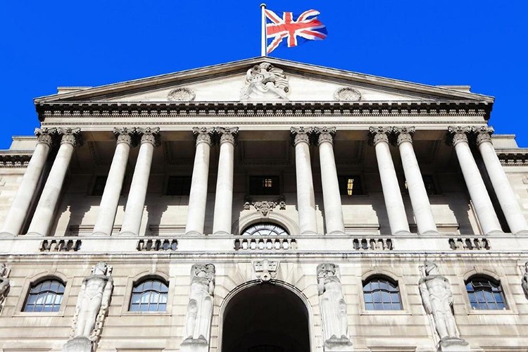 İngiltere faizi düşük düzeyde bıraktı