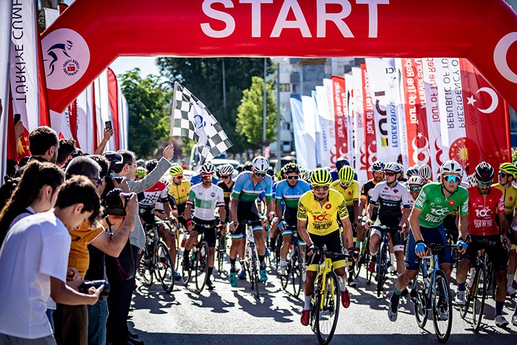 100. yıl Cumhuriyet Bisiklet Turu TBMM önünde sona erdi