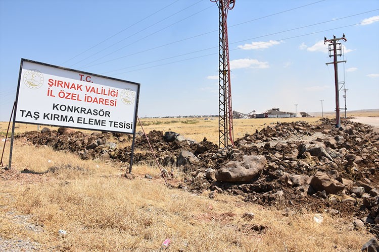 Şırnak'ta taşlı atıl araziler tarıma kazandırılıyor