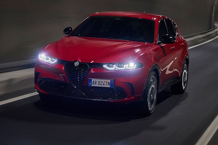 Alfa Romeo Tonale'ye