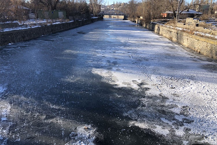 Doğu'da kar yağışı ve soğuk hava etkisini sürdürüyor