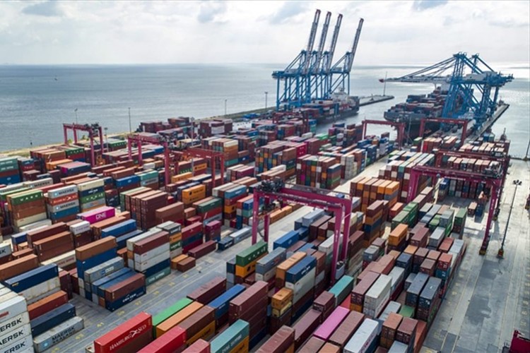 Ege'de dış ticaret fazlası