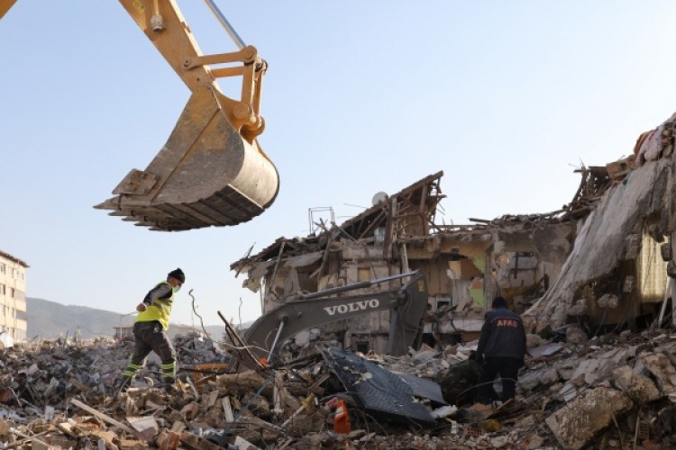 Hatay'da bina yıkım çalışmaları 58 mahallede yapılıyor
