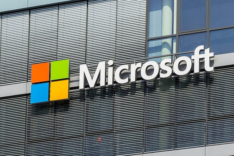 Microsoft, İngiltere'de 30 milyar dolar yatırım yapacak