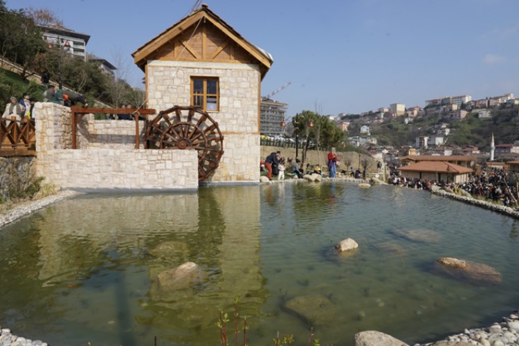 DÜNYADA BİR İLK! ÜSKÜDAR ÇOCUK KÖYÜ AÇILDI