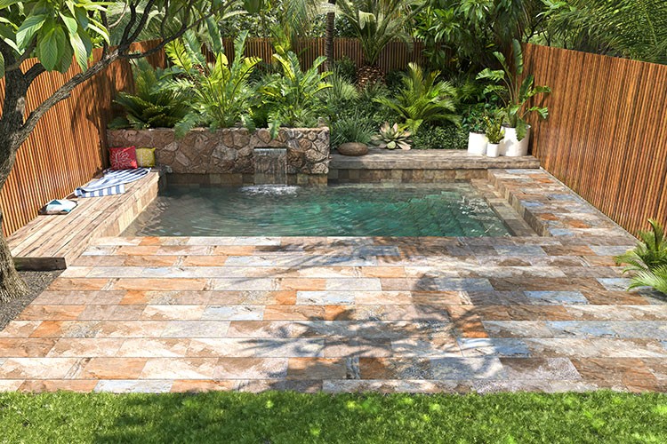 Kaydırmaz yüzeye sahip havuz deneyimi sunuyor