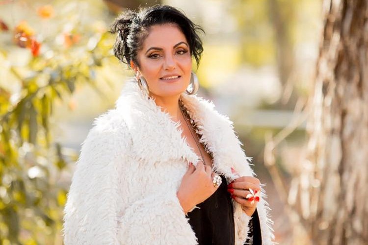 Bayan nostalji kolları sıvadı