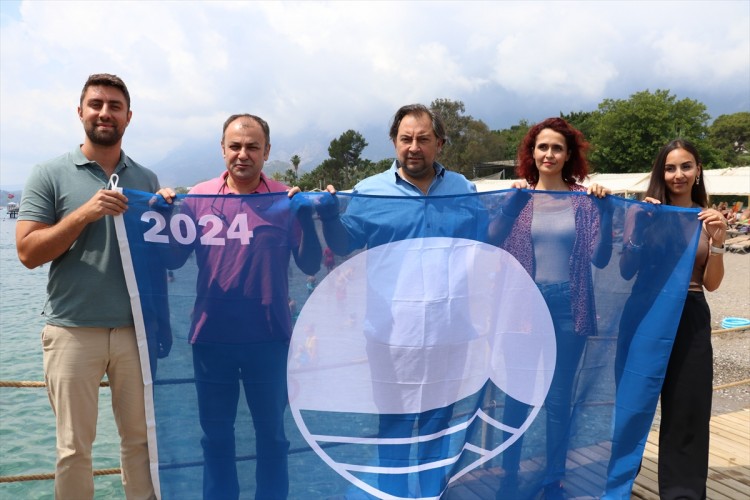 Göynük Plajı mavi bayrağı bırakmıyor