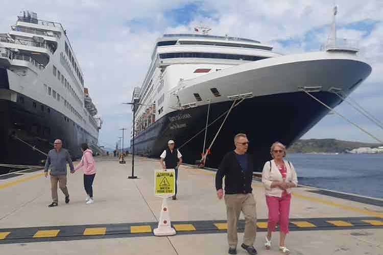 Portekiz bayraklı kruvaziyer "Vasco Da Gama" Bodrum'da