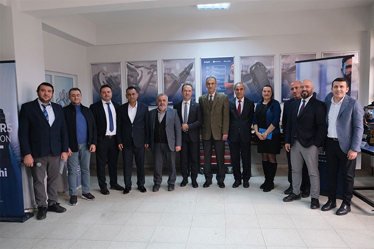 Gençlerle Sektörün Geleceğine Yatırım Yapıyor