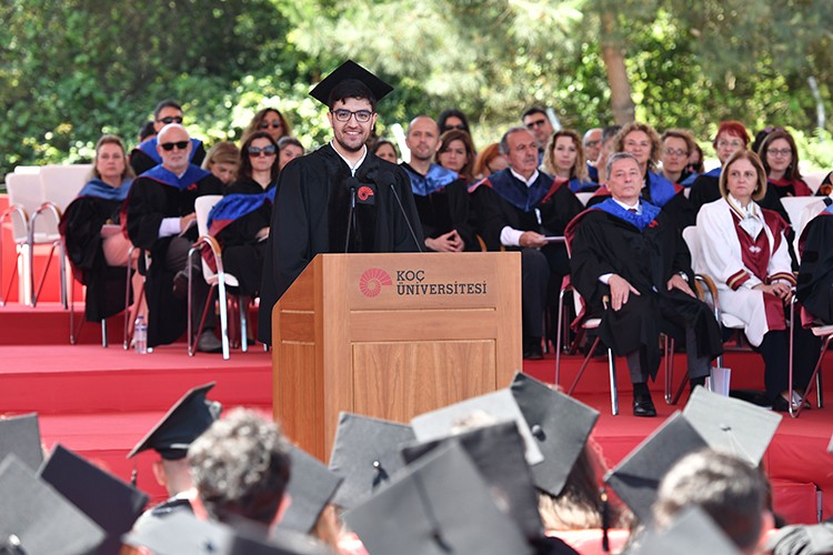 29'uncu Dönem Mezunlarını Verdi