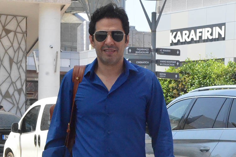 Mert Fırat sabah toplantıda akşam davette