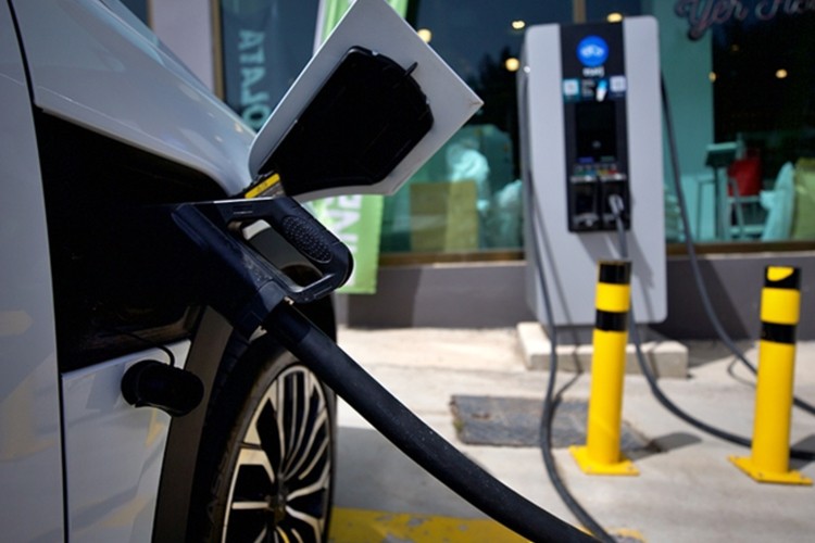 Elektrikli otomobiller bakım ve satın alma maliyeti konusunda da rekabet ediyor