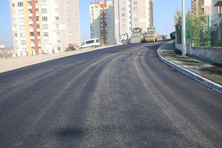 Yeşilyurt Mahallesi'nde asfalt çalışması