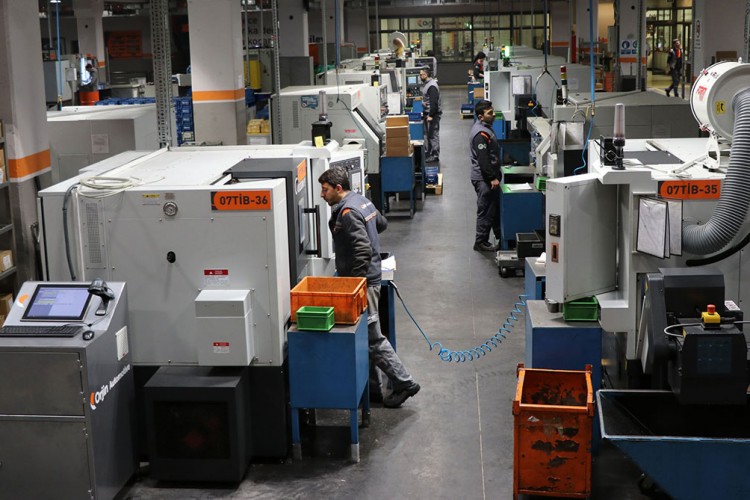 İmalat yüzde 47.2'ye geriledi